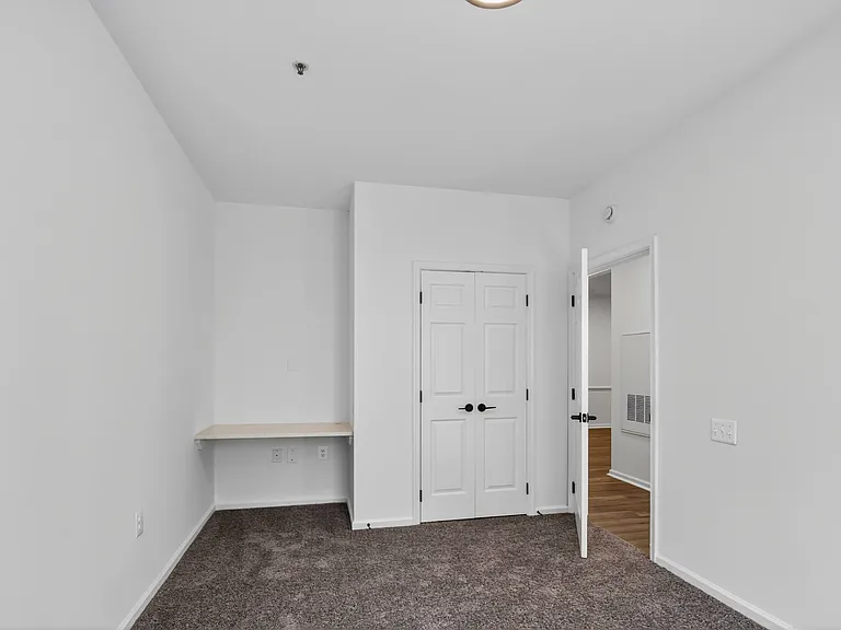 Brittany Commons Apartments — Photo 8
