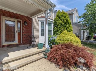 8 Devonshire Dr, Hazlet, NJ 07730