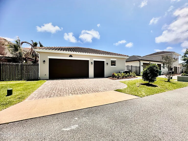 2523 Rodina Dr — Photo 40