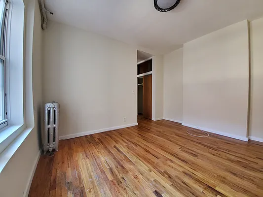 Rented by NYC Realty Brokers LLC | media 9