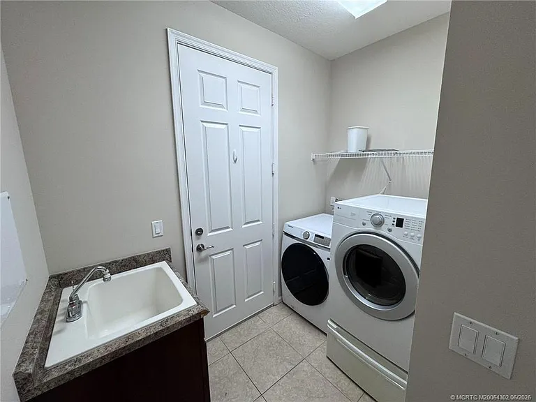 11239 SW Barton Way — Photo 13