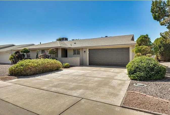 10932 W Tropicana Cir