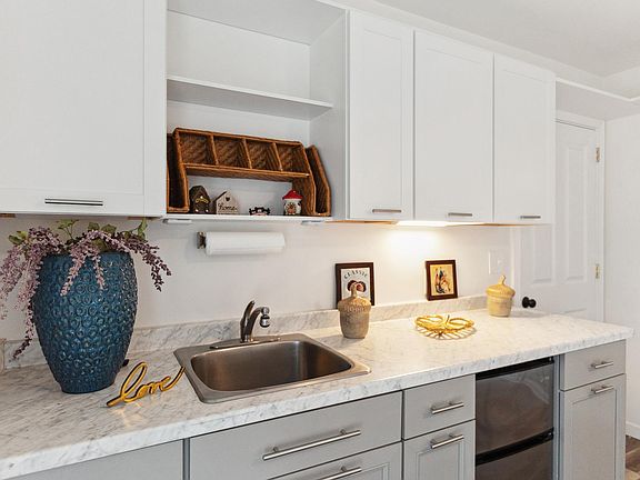 2nd image of 582 Fernando Dr #A