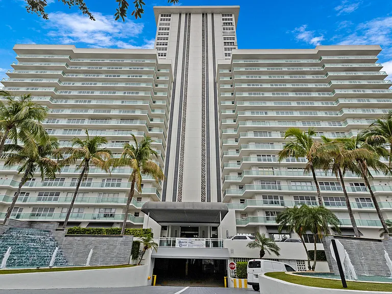 3900 Galt Ocean Dr #2114 — Photo 28