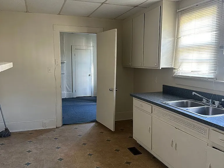 407 E Saint John St — Photo 11