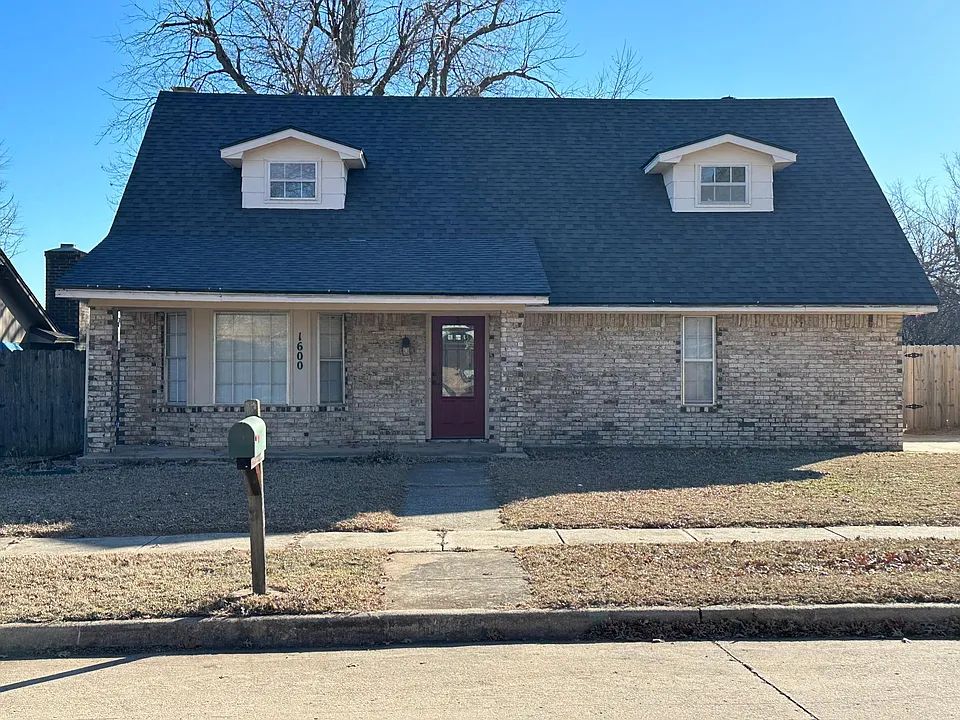 1600 Ridgemont Cir