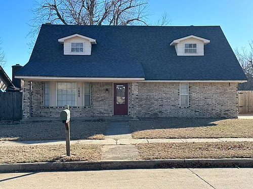 1600 Ridgemont Cir Photo 1