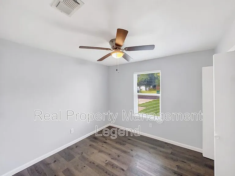 109 N Heights Dr — Photo 8