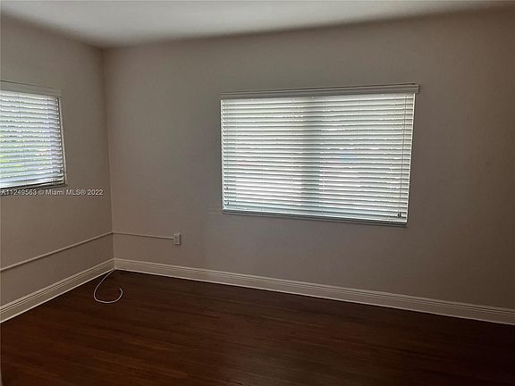 5th image of 415-415 Almeria Ave