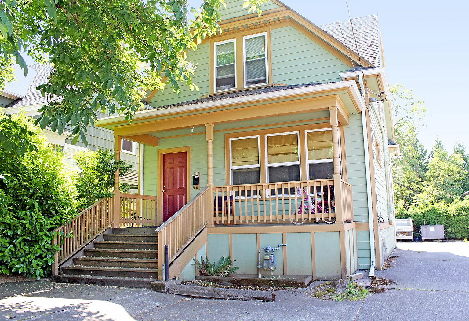 Adorable Laurelhurst Studio-Style Flat in Unbeatable Close-in Location! — Photo 1