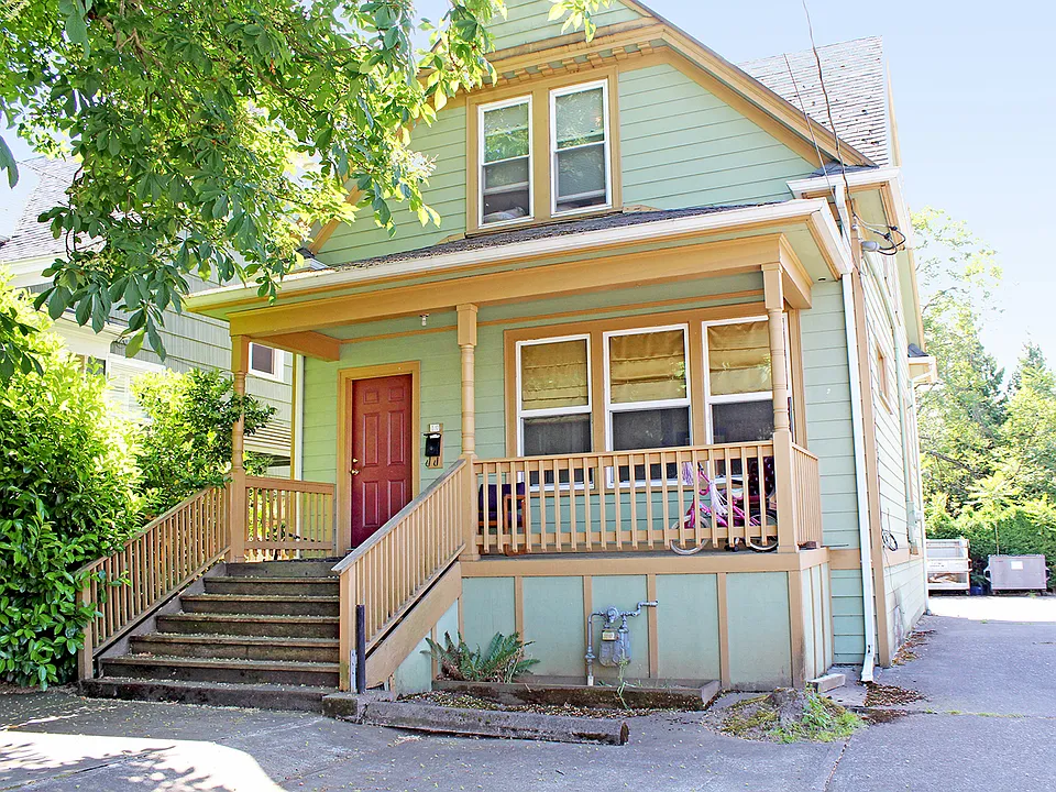 19 SE 30th Ave