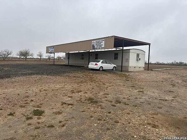 2nd image of 2265 Interstate Highway 35