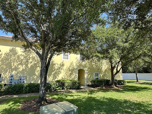 4th image of 13792 Herons Landing Way APT 1