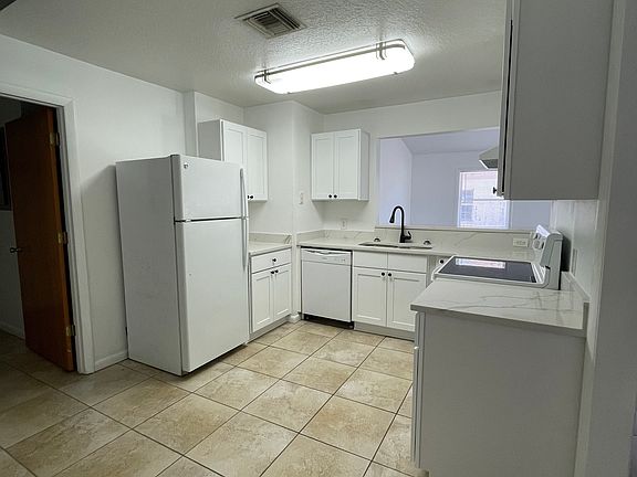5th image of 1835 Park Manor Dr