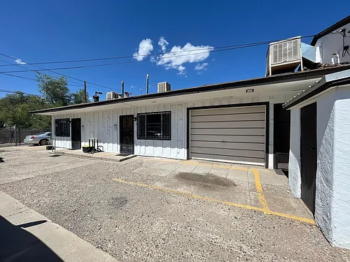 113 Girard Blvd SE #E Photo 1