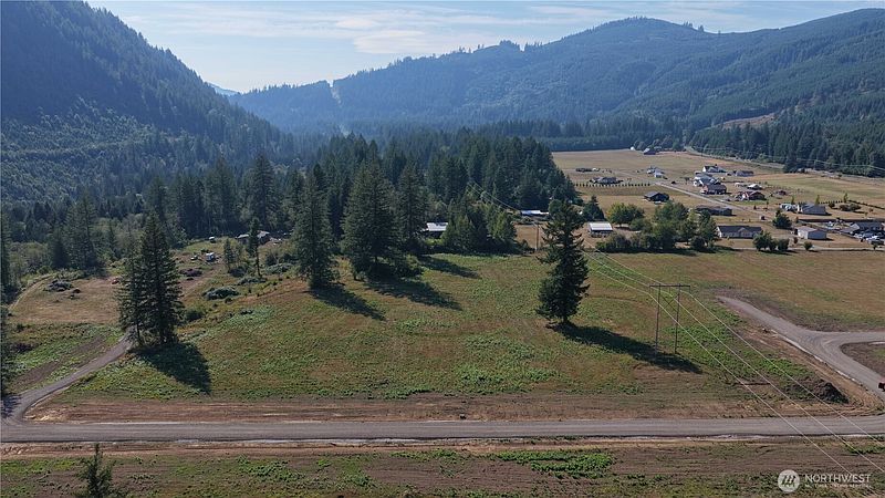 4th image of 208 Sawmill Road