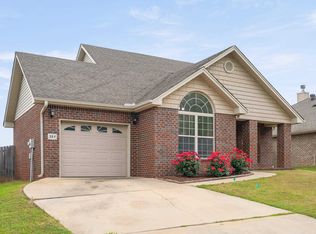 384 Ivy Hills Cir, Calera, AL 35040