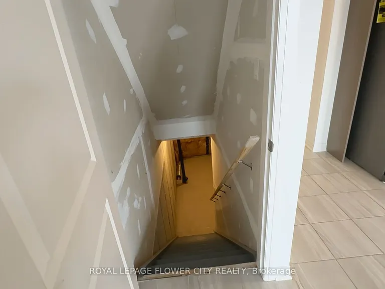 92 Middleton St — Photo 9