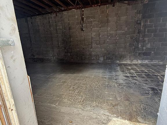 5th image of 1125 Madison St