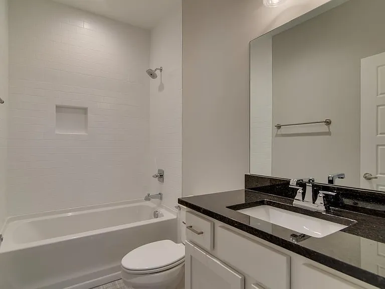 942B Strouse Ave #B — Photo 24