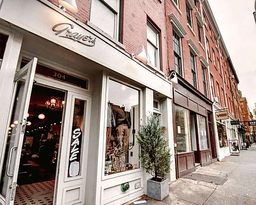 Rented by Urbane Brokerage | media 25