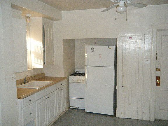 5th image of 448 E Cambourne St