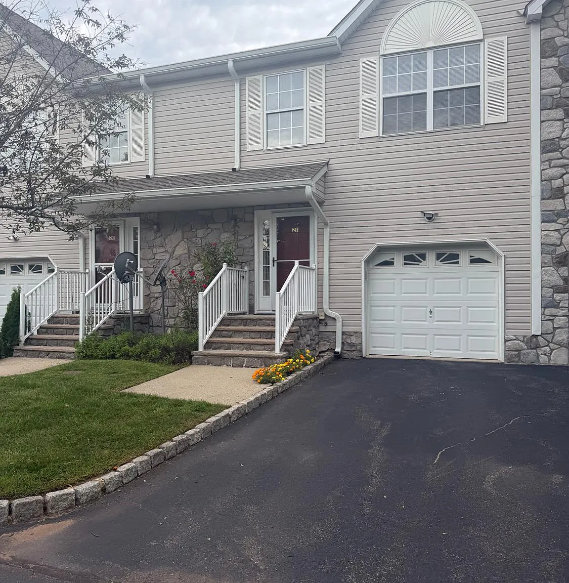 3 bed, 2.5 bath, 1488 sqft, $3,000 — Photo 1
