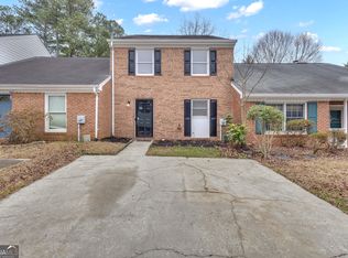 415 Williamsburg Way, Fayetteville, GA