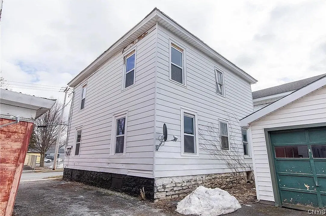 310 Gotham St — Photo 4