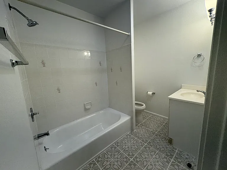12 Alexander Pl #2 — Photo 9