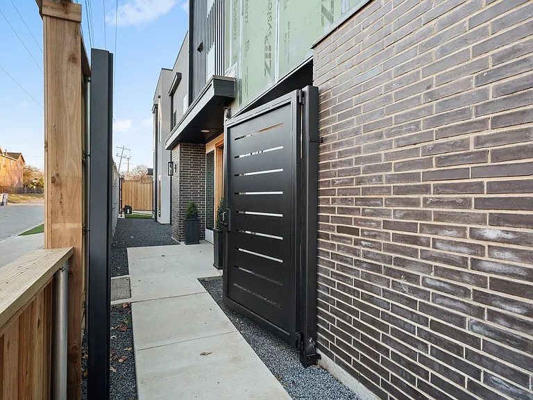 2348 Wycliff Ave — Photo 3