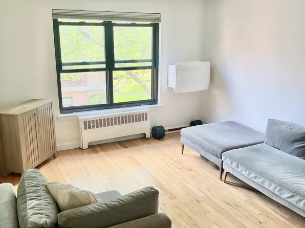 8 W Mill Dr APT 3A, Great Neck, NY 11021