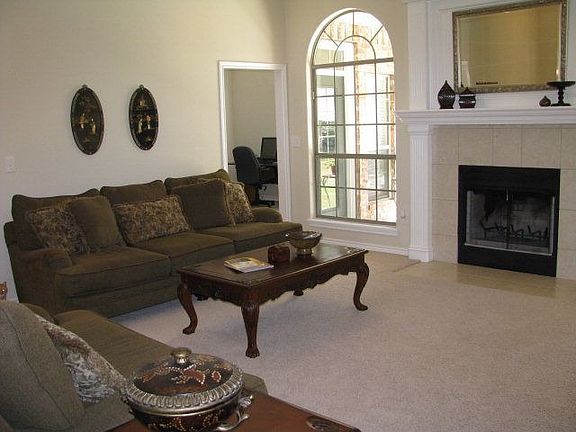 2nd image of 102 Magnolia Bnd