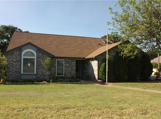 609 Oldham Ln, Granbury, TX 76048