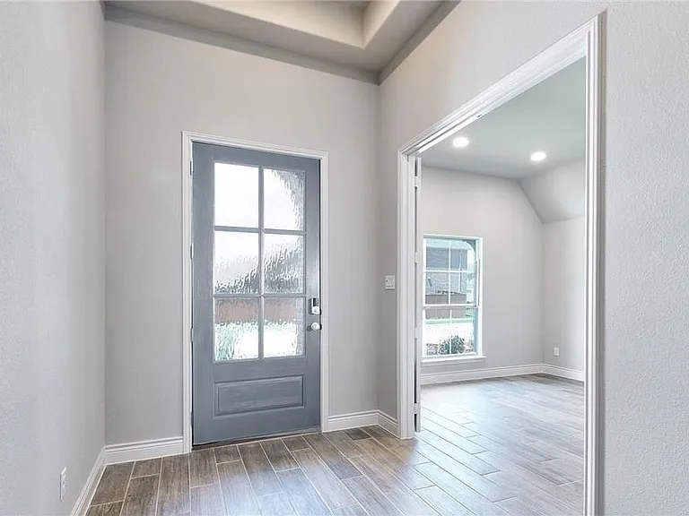 1730 Holmwood Dr — Photo 12