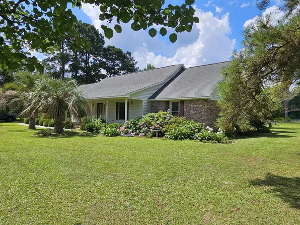 1141 Doral Dr, Manning, SC 29102