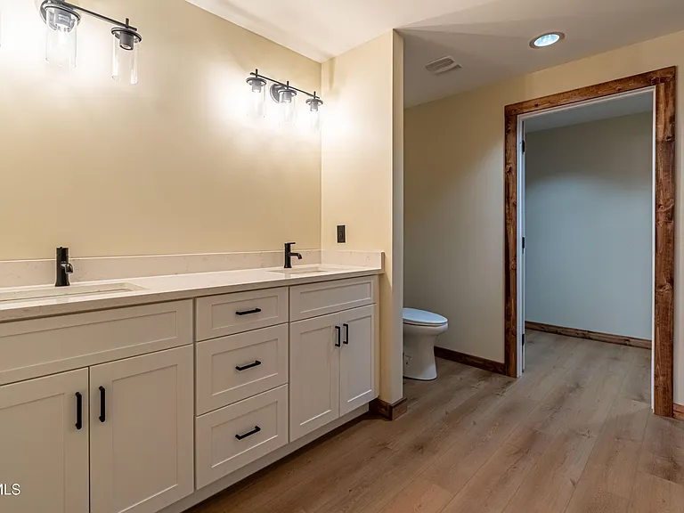 453 E Main St #700 — Photo 15