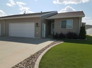 1421 35th Ave SE, Minot, ND 58701