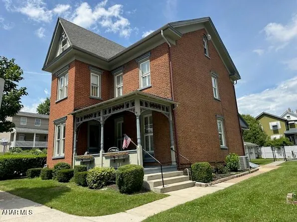 522 Wayne St, Hollidaysburg, PA 16648