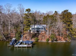 333 Peake Rd, Weems, VA 22576