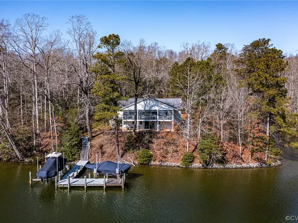 333 Peake Rd, Weems, VA 22576