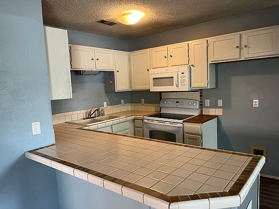 5th image of 3029 W Wildflower St
