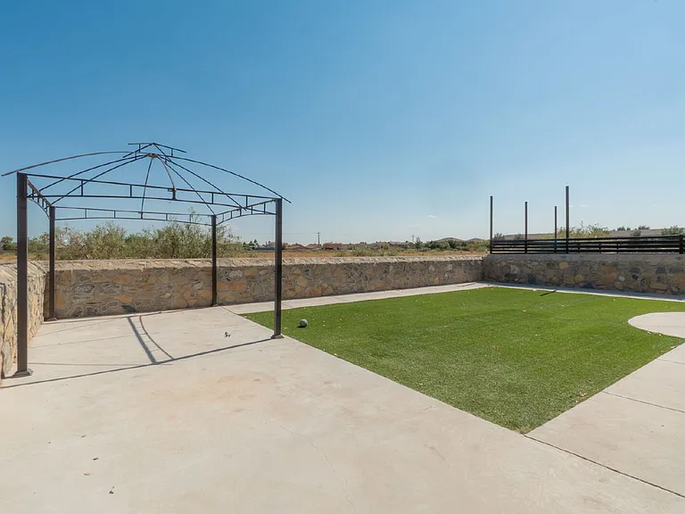 14362 Loma Esmeralda Dr — Photo 36