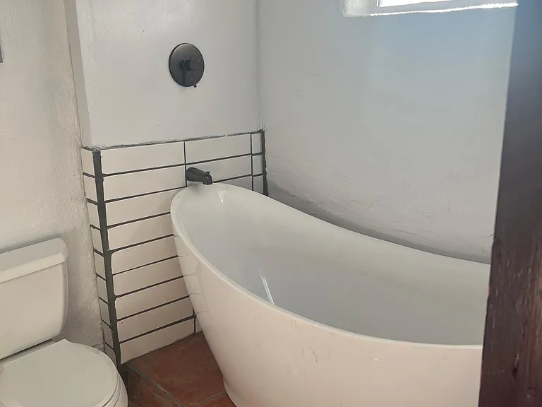 618 Nelson Ln — Photo 12