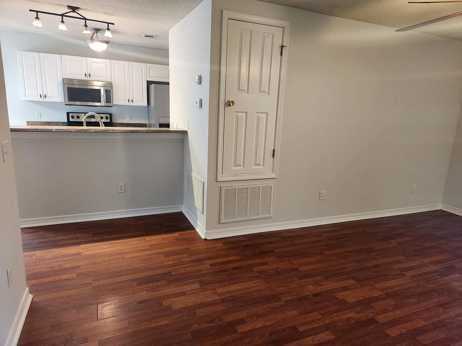 3 bed, 1326 sqft, $1,750 — Photo 4