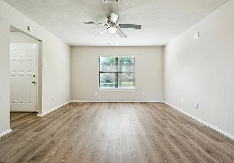 12225 SW 14th St — Photo 2