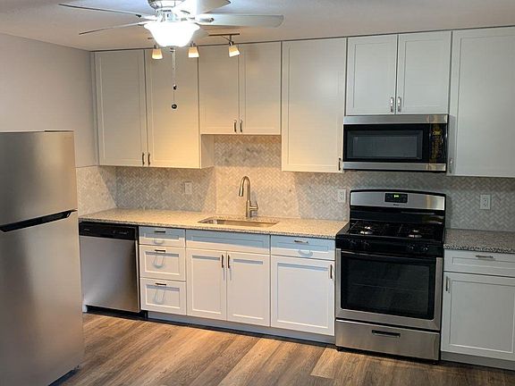 3rd image of 2850 Briarcote Ln