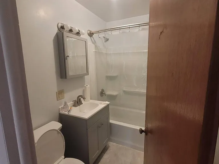 20 W Sherman St — Photo 4