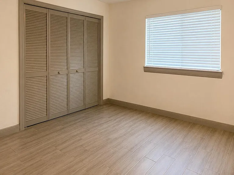 907 Antigua Ave — Photo 14