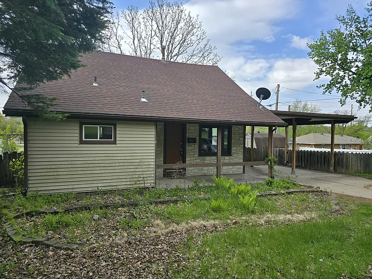 4037 Vine Ave SE — Photo 2